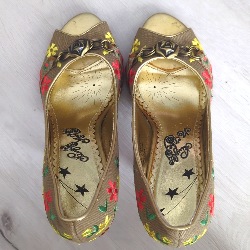 Naughty Monkey Embroidered Canvas Heels Size 6 - Picture 5 of 7